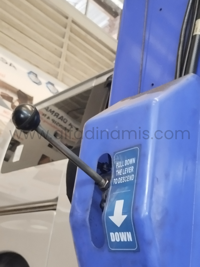 Tuas pada Post Lift | PT Alfa Dinamis | 0822-4668-3542